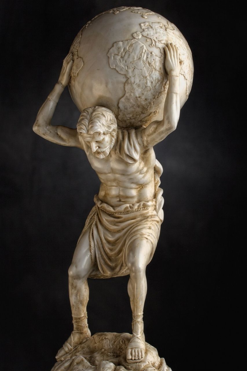 Statua di Atlante che regge il globo