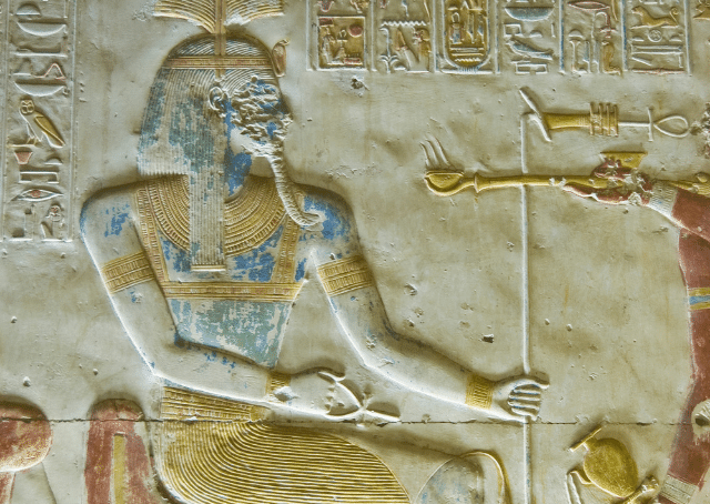 Rilievo bas-relief di Amun, antico re dei re egizio e signore di tutto