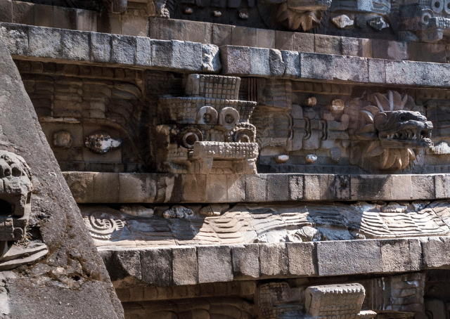 Testa del dio azteco della pioggia Tlaloc