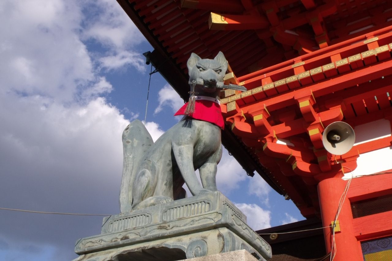 Statua di Inari in forma di volpe