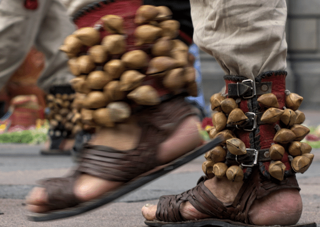 Uomo che danza per Xolotl, dio azteco del fulmine