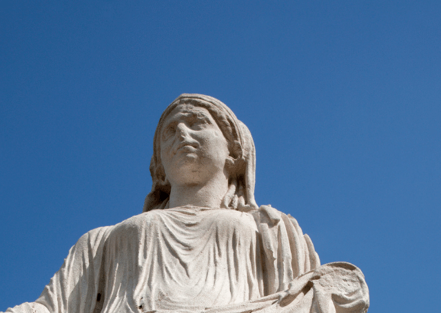Statua della dea romana Vesta