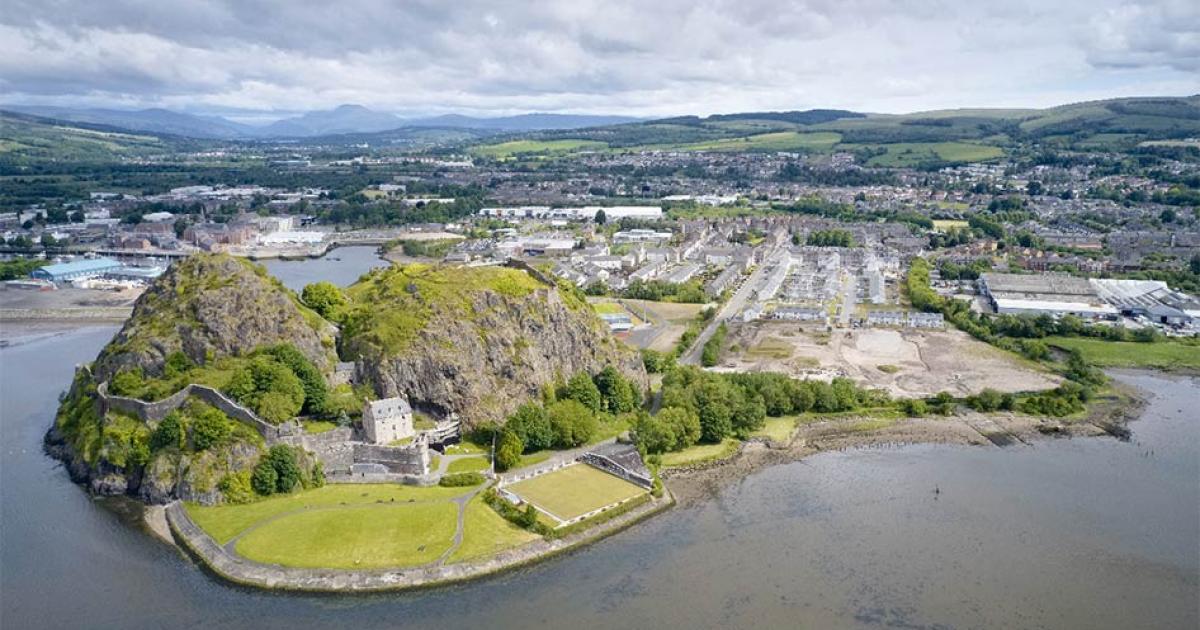 Dumbarton Rock, il centro del regno di Alclud, dove re Artù lasciò Hoel