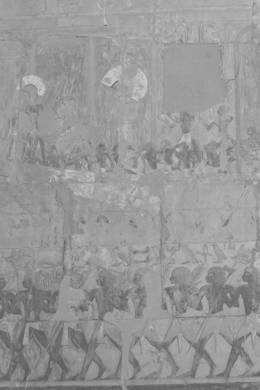 Rilievo di soldati egizi su una parete del tempio di Hatshepsut