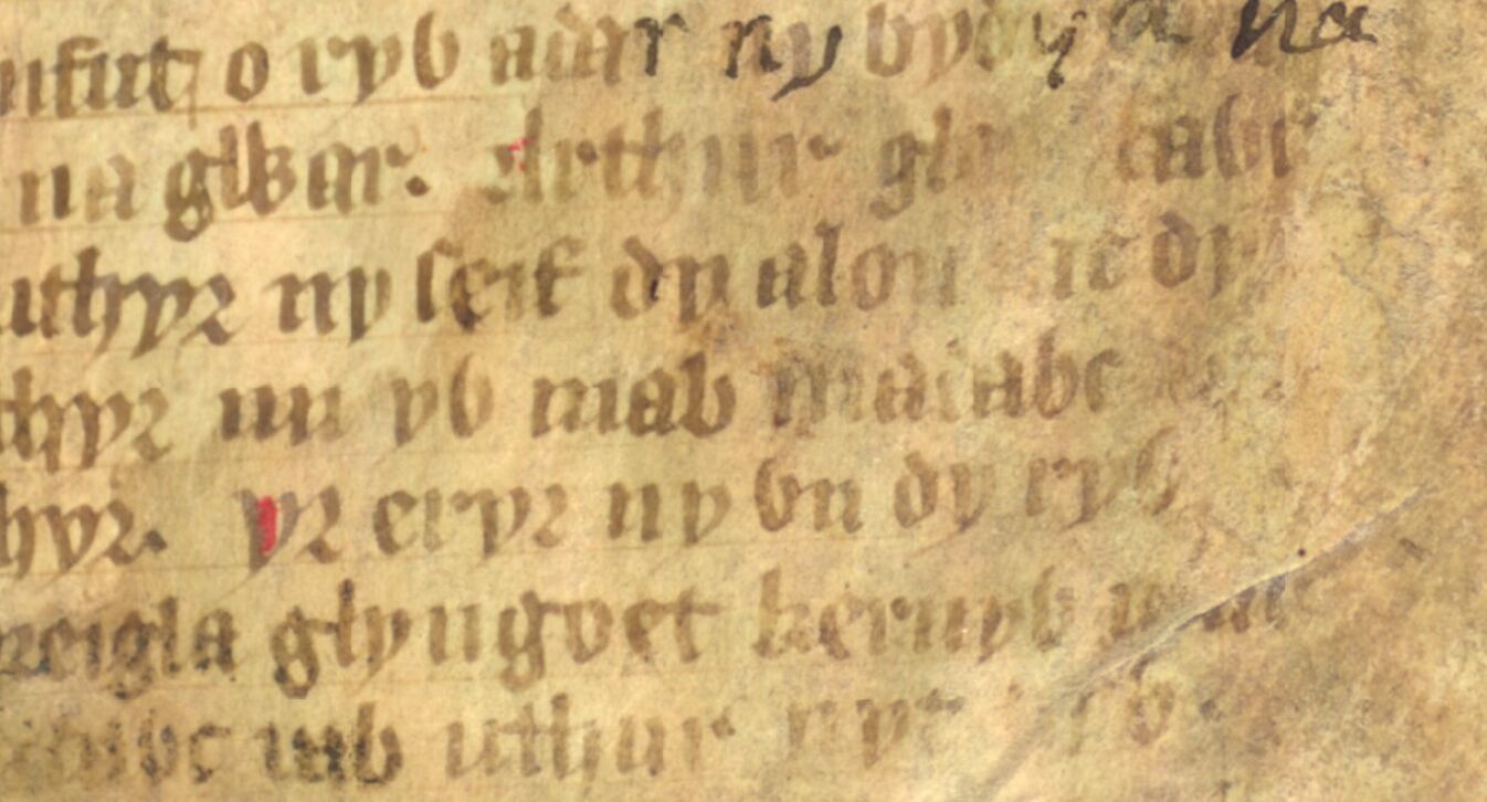 Jesus College MS 20, folio 1r, che mostra Eliwlod che si chiama figlio di ‘Madawc’ (fine della riga centrale)