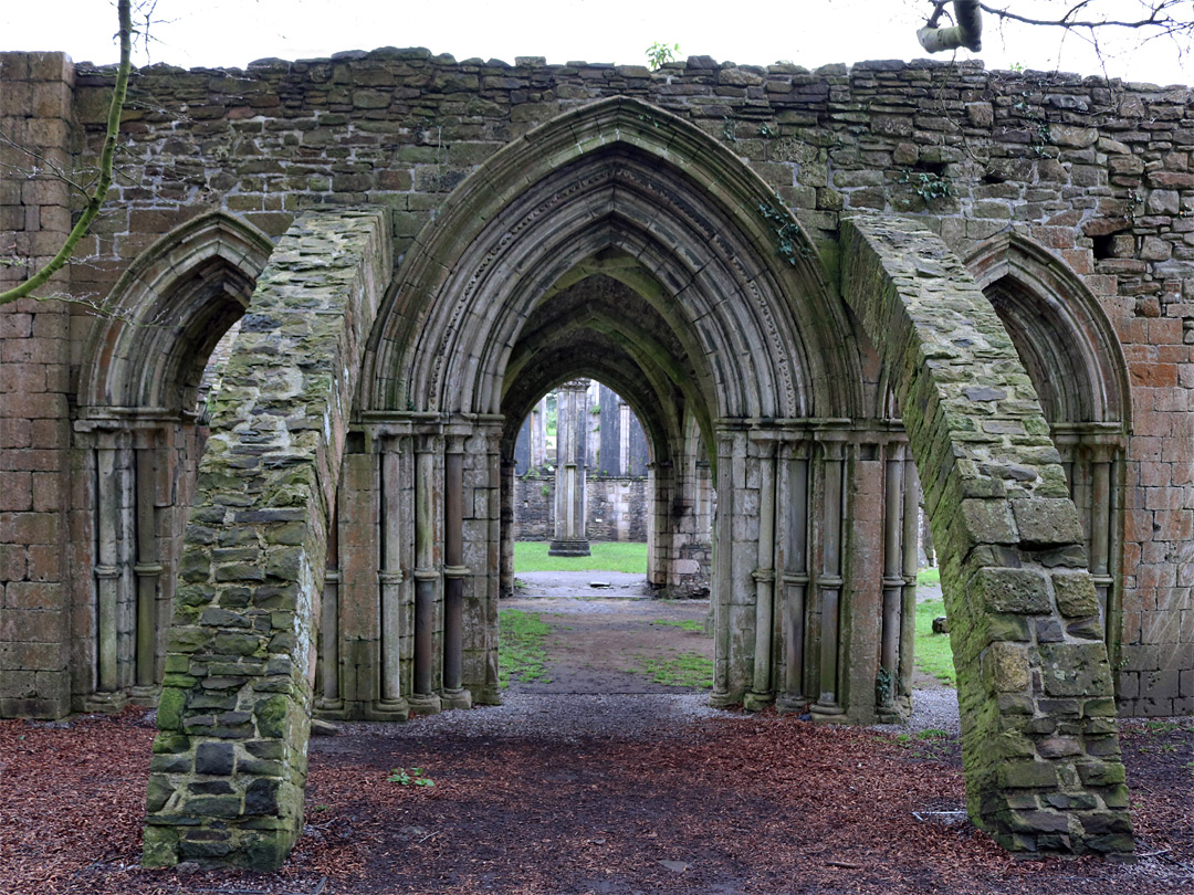 Rovine dell’abbazia di Margam, tradizionalmente il sito di sepoltura di Morgan ap Athrwys, la figura storica dietro il leggendario Morgan figlio di re Artù