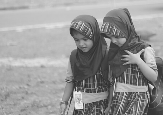 Bambini musulmani nella scuola pubblica della Giordania