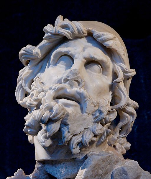 Scultura della testa di Odisseo dall’antica Grecia