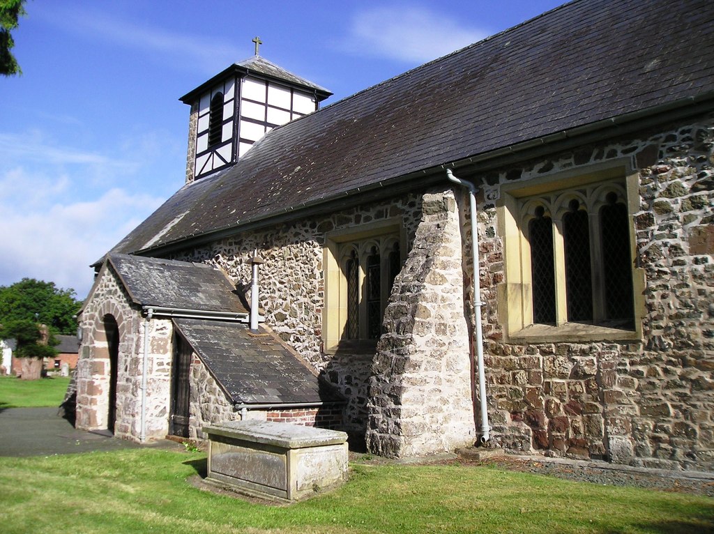 Vista della chiesa di Llandrinio, il presunto luogo di riposo del figlio di Artù Llacheu. Foto di Chris Andrews, CC BY-SA 2.0
