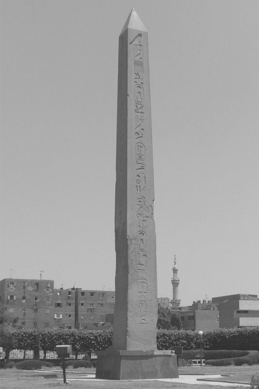 La foto moderna dell’obelisco di Senusret