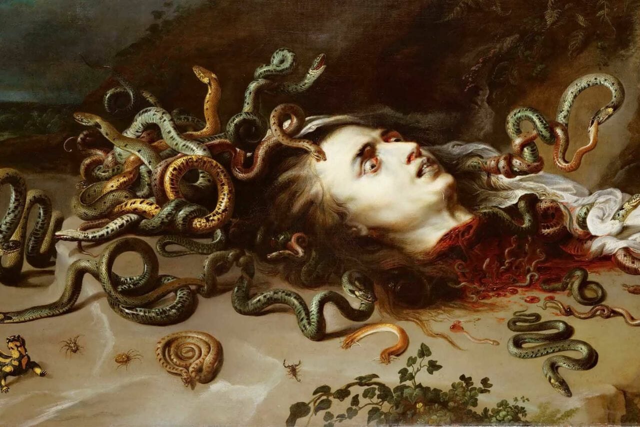 Perché Medusa fu maledetta? Le due facce della storia sull’aspetto di Medusa